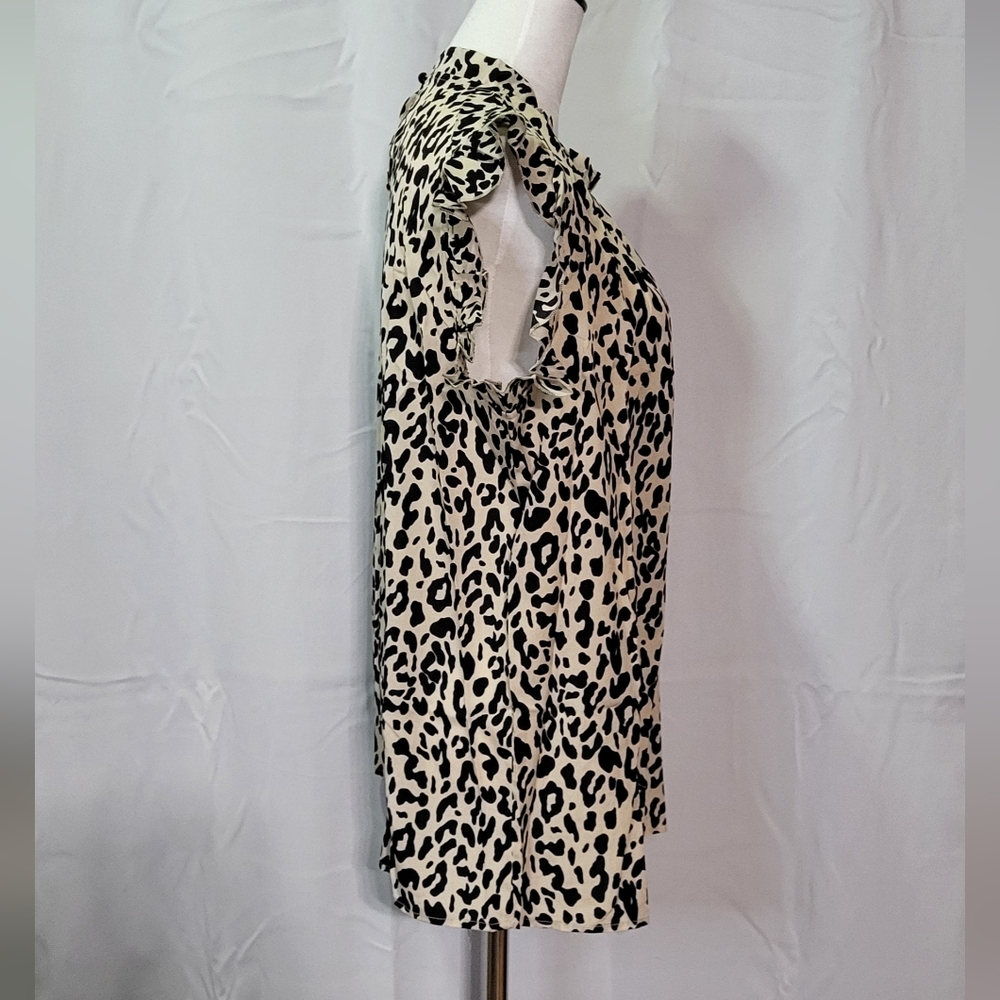 Women's NWOT Tan Leopard Print Mock Neck Ruffle Cap Sleeve Blouse Large Or XL 🐈 - Picture 9 of 13